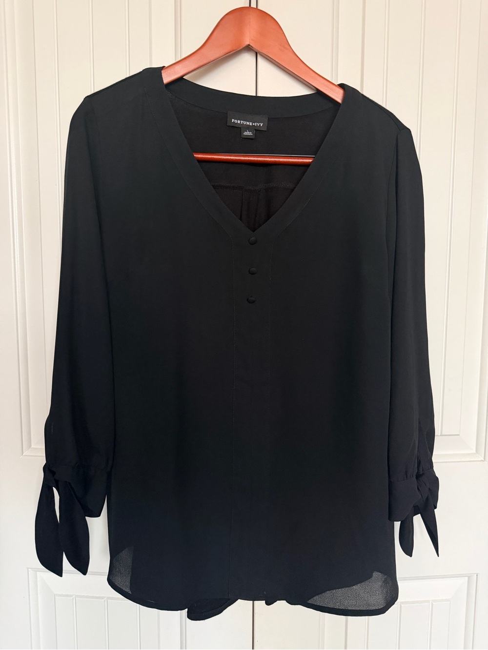 Fortune + Ivy Black V-Neck Tie-Cuff Blouse